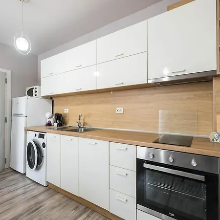 Coffee & Cream Nest Apartment Warna