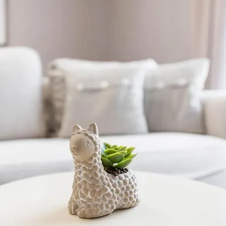 Coffee & Cream Nest Apartment Warna