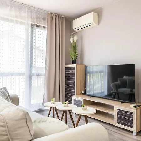 Coffee & Cream Nest Apartment